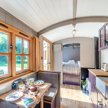 Annie - Uk44003 Holiday home