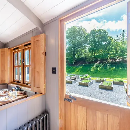 Annie - Uk44003 Holiday home