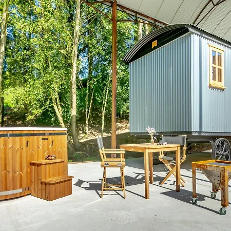Annie - Uk44003 Holiday home *